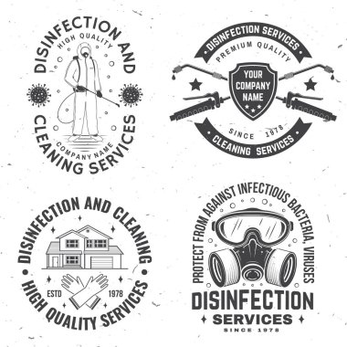Dezenfeksiyon ve temizlik hizmeti rozeti, logo, amblem. Vektör. Profesyonel dezenfeksiyon ve temizlik şirketi için. Dezenfektan işçisi ve spreyli klasik tipografi tasarımı