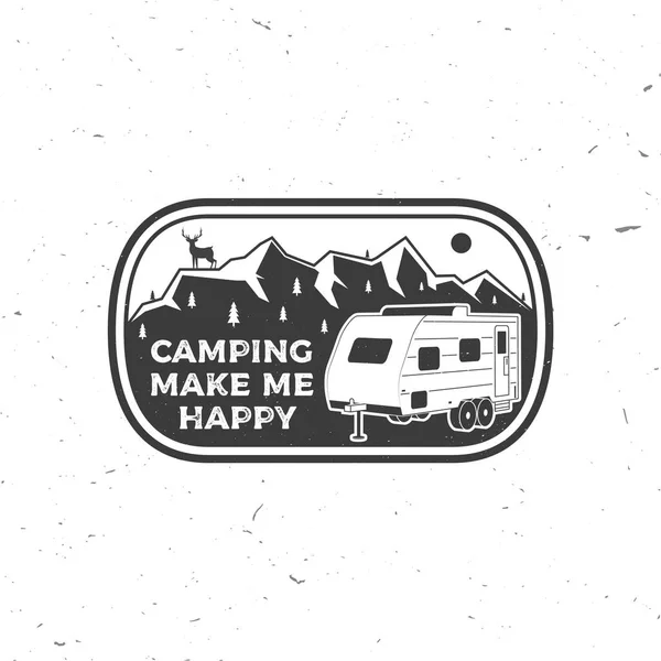 Le camping me rend heureux. Camp d'été. Vecteur. Concept pour chemise ou logo, imprimé, timbre ou tee-shirt. Design typographique vintage avec camping-car, silhouette montagne et forêt. — Image vectorielle