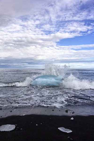 Los Icebergs Laguna Jokulsarlon Sur Islandia Forman Formas Extrañas Parte —  Fotos de Stock