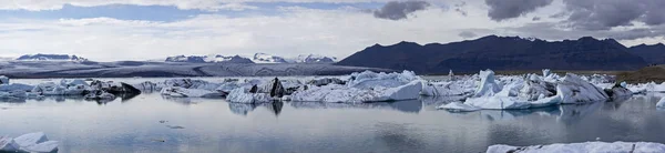 Vista Famosa Lagoa Glaciar Jokulsarlon Abaixo Vatnajokull Islândia Icebergs Flutuando — Fotografia de Stock