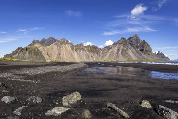 Blick auf das berühmte vestrahorn und stokksnes — Stockfoto