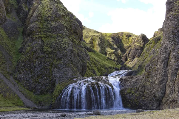 Küçük şelale Stjornarfoss, İzlanda