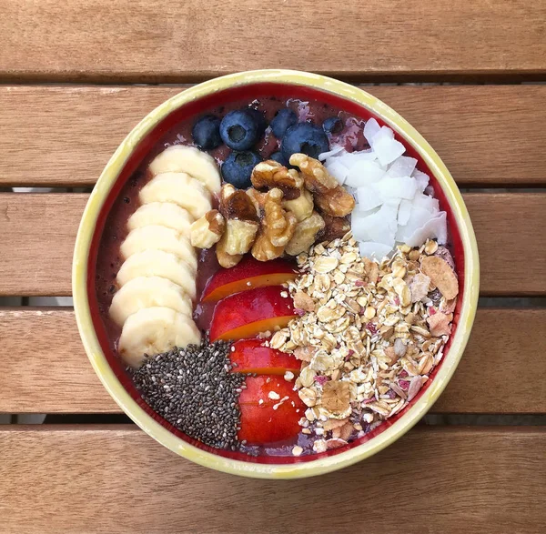 Sağlıklı Kahvaltı, taze hazırlanmış Smoothie Bowl olduğunu