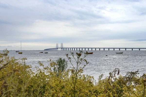 Vy till den berömda Öresundsbron mellan Sverige och Danmark — Stockfoto