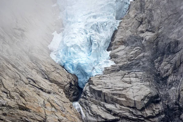 Detalle del Briksdalsbreen en el valle de Oldedalen, Noruega —  Fotos de Stock