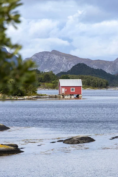 Vecchie cabine, pensiline, Isola di Nautoya, Norvegia — Foto Stock