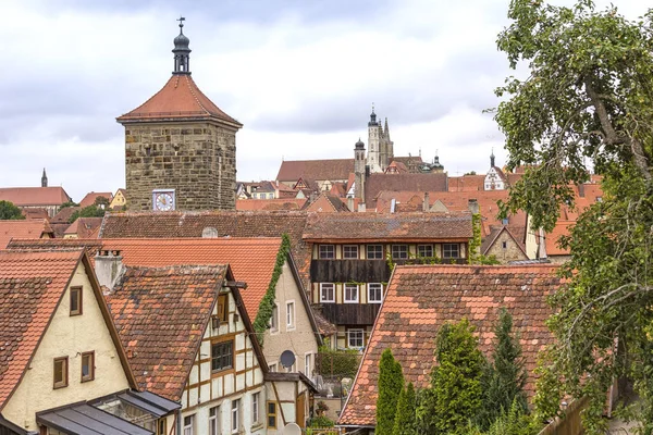 Ortaçağ kasabası Rothenburg ob der Tauber çatıları
