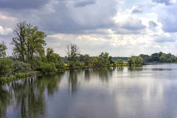 Interesante paisaje de verano en el río Havel, Havelland — Foto de Stock