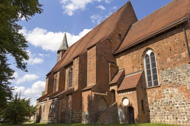 Zarrentin kilisesi gotik bir kilise ve eski manastır