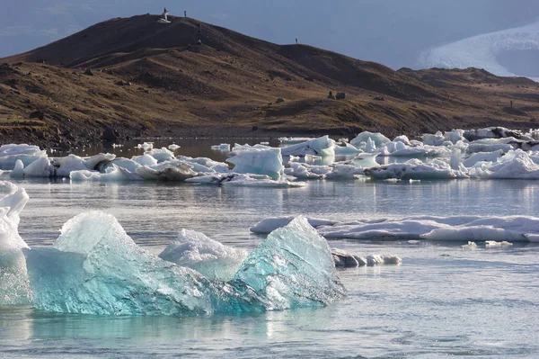 Vista Famosa Laguna Glaciar Jokulsarlon Debajo Vatnajokull Icebergs Flotando Mar —  Fotos de Stock