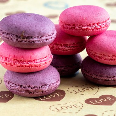 Macaroni, yumurta akı, şeker ve zemin Almo yapılmış Fransız pasta