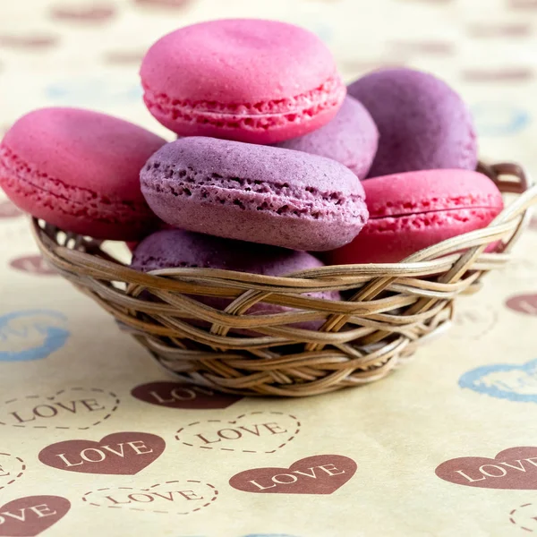 Macaroni, yumurta akı, şeker ve zemin Almo yapılmış Fransız pasta