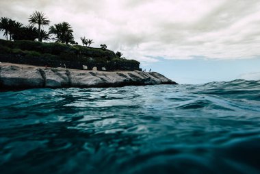 El Duque Castle kayalık kenarı, Tenerife, İspanya.