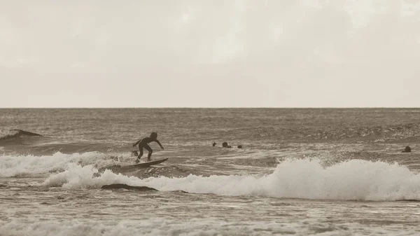 Fotografia Estilo Vintage Jovens Surfistas — Fotografia de Stock