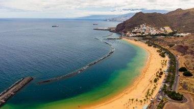 Meşhur Teresitas plajında Kanarya Adası Tenerife.
