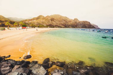 Meşhur Teresitas plajında Kanarya Adası Tenerife.
