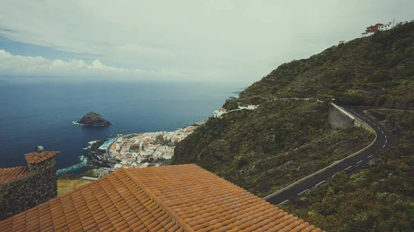 Kıyı şeridi Garachico Köyü, Tenerife, İspanya ile havadan görünümü.
