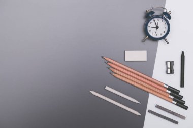 Geri okul kavramı için arka plan siyah ve beyaz tonlarda.