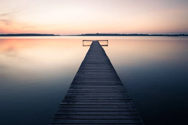 Stary Puste Drewniane Molo Jeziorze Podczas Sunrise — Zdjęcie stockowe