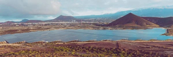 Grupp Solenergi Och Solceller Paneler För Produktion Elkraft — Stockfoto