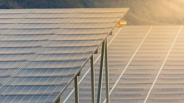 Grupp Solenergi Och Solceller Paneler För Produktion Elkraft — Stockfoto