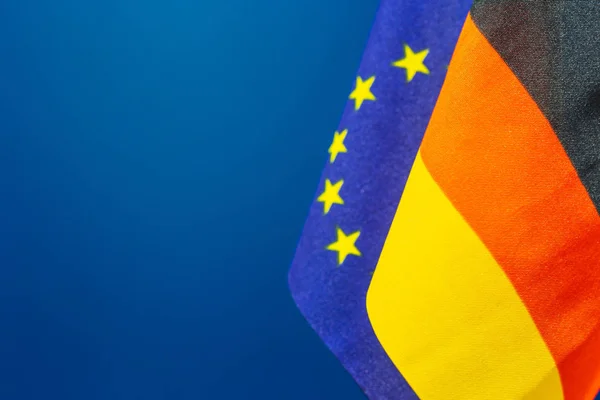 Flaggor Tyskland Och Enat Europa Med Blå Bakgrund Tomt Utrymme — Stockfoto