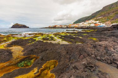Garachico köyü Tenerife, İspanya'nın sahil şeridi üzerinde.