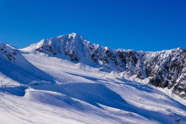 Kış manzarası Hintertux buzul Alp Dağları'nda.