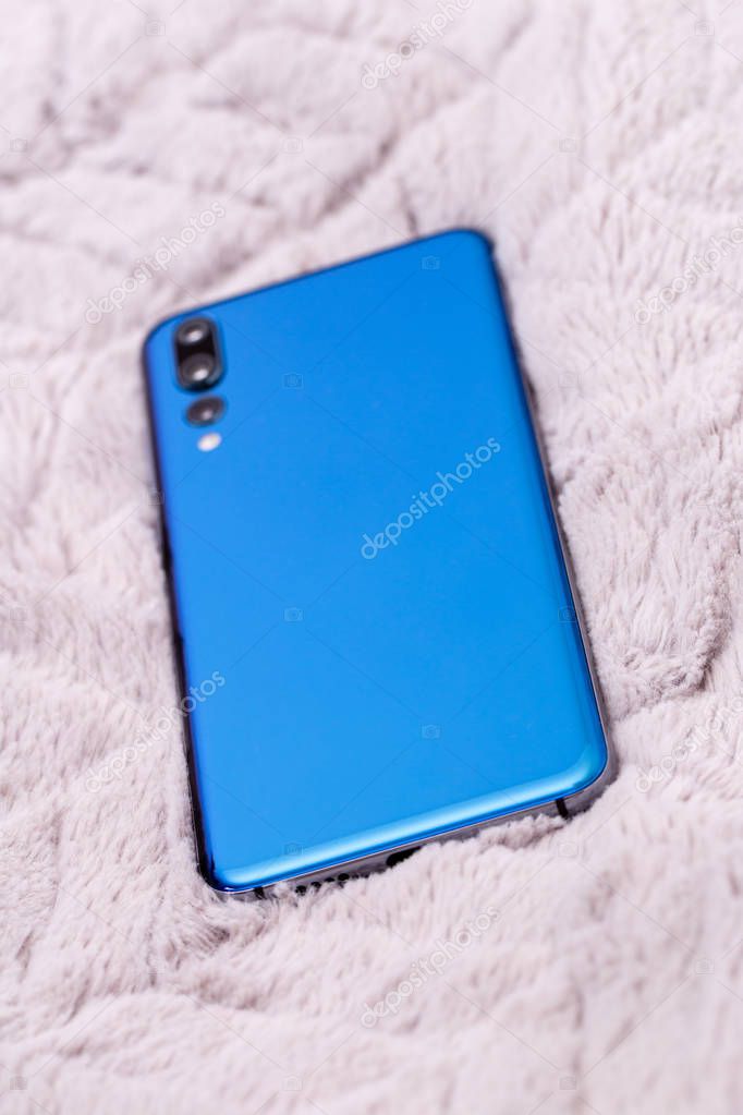 New design smartphone looks like Huawei P20 pro.