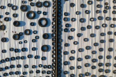 Yeniden lastik geçirilmiş kavram olarak tarım üretmek o kaplama