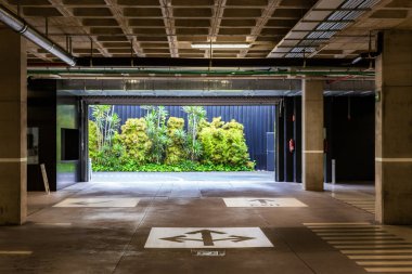 Metro Alışveriş Merkezi Otopark yön okları.