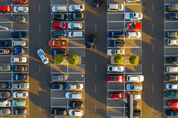 Felülről Lefelé Nézet Drone Mall Parkoló Autók Sok — Stock Fotó