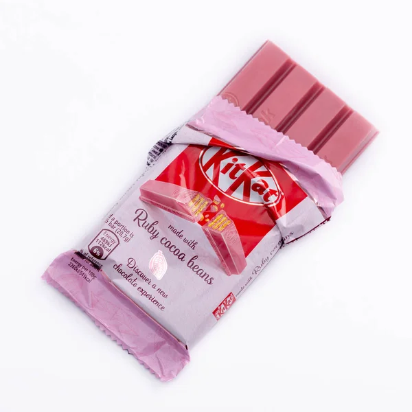 Varsavia Polonia Ottobre 2018 Kitkat Ruby Cocoa Beans Nestle Barra — Foto Stock