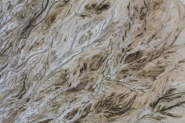 Soyut desenler ve şekiller Santral üzerinden mineral atık nehirlerin aşağı üst. 