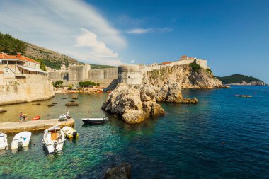 Hırvatistan 'ın en ünlü turizm kenti olan Dubrovnik' in güzel kıyı şeridi manzarası. 