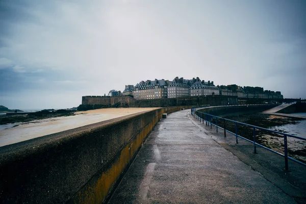 Στο Saint Malo Της Γαλλίας Μεγάλη Έκθεση Στο Φως Της — Φωτογραφία Αρχείου