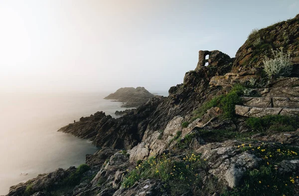 Lonely Fisherman Standing Rocks Dusk Pointe Grouin Bretagne — Stock Photo, Image