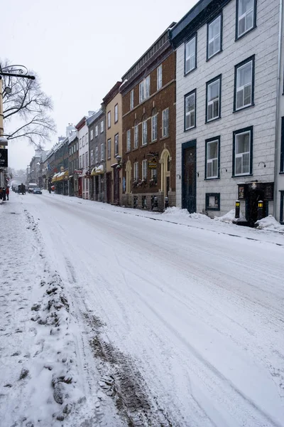 冬の間に旧ケベック市内の狭い通り 雪がたくさん — ストック写真