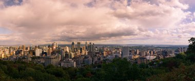 Montreal, Kanada 'nın panoramik manzarası. Mont Royal 'den..