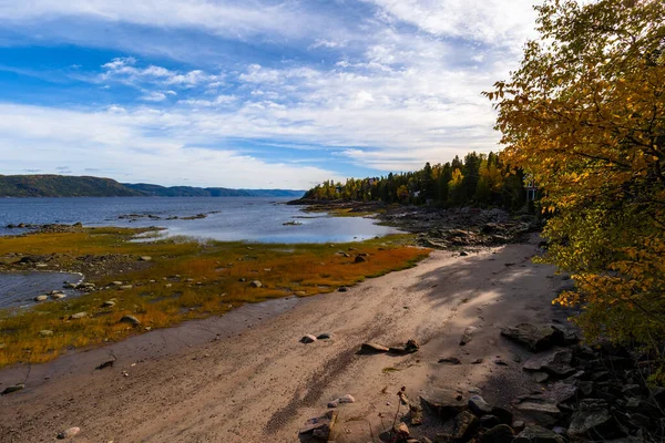 Brzeg Rzeki Saguenay Godzinie Zmroku Quebec Kanada Dzień Dobry — Zdjęcie stockowe