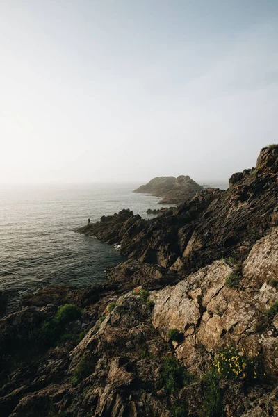 Lonely Fisherman Standing Rocks Dusk Pointe Grouin Bretagne — Stock Photo, Image