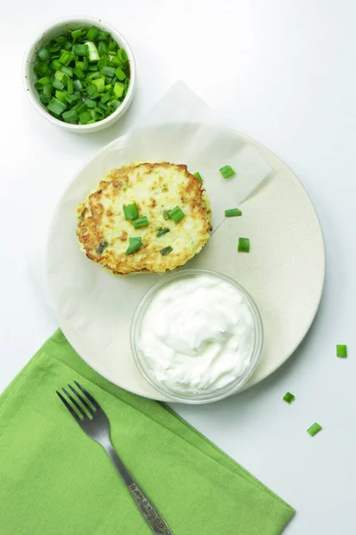 Healthy Veggie Fritters Greek Yogurt Sauce White Plate Top View — Stock Photo, Image