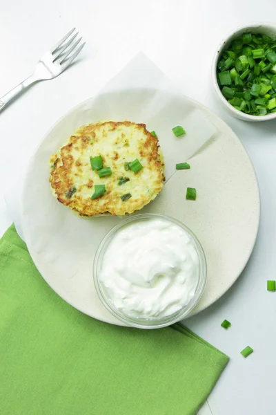 Healthy Veggie Fritters Greek Yogurt Sauce White Plate Top View — Stock Photo, Image