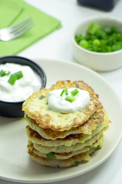 Healthy Veggie Fritters Greek Yogurt Sauce White Plate Top View — Stock Photo, Image