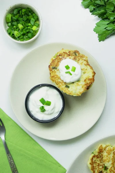 Healthy Veggie Fritters Greek Yogurt Sauce White Plate Top View — Stock Photo, Image