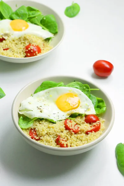 Savory Breakfast Quinoa Spinach Tomatoes Fried Eggs Healthy Food White — Stock Photo, Image