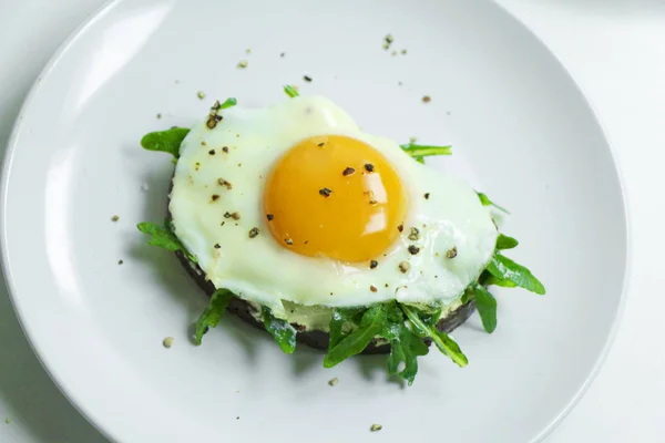 Open Faced Sandwiches Ricotta Arugula Fried Egg White Plate Healthy — Stock Photo, Image