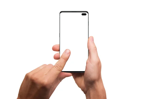 Hände halten Smartphone mit leerem Bildschirm isoliert auf weißem Hintergrund. Hand hält modernes schwarzes Telefon in vertikaler Position. Trendhandy-Attrappe. — Stockfoto