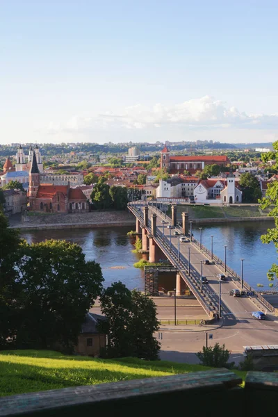 Widok na Kowno ze wzgórza Aleksotas, Litwa — Zdjęcie stockowe