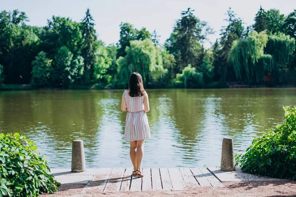 Sofia Park Uman Mujer Joven Con Mapa Turístico Junto Lago — Foto de Stock